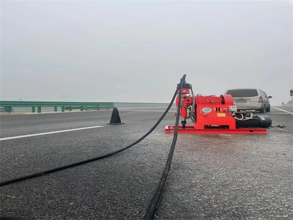 仁布马路路基路面开裂下沉注浆加固灌浆